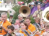 Während Teile der Deutschen Jazz-Polizei
unauffällig mitwirken, überwacht Überhauptkommissar
Peter Dams die korrekte Ausführung der Choral-Achtel