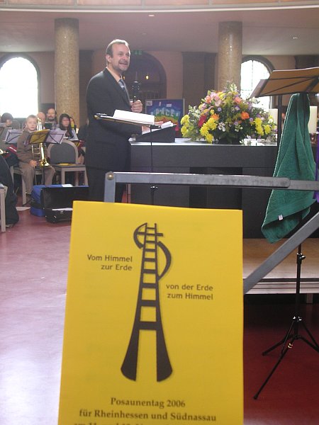 Friedemann Schmidt-Eggert begrüßt mit einer
Andacht am Morgen